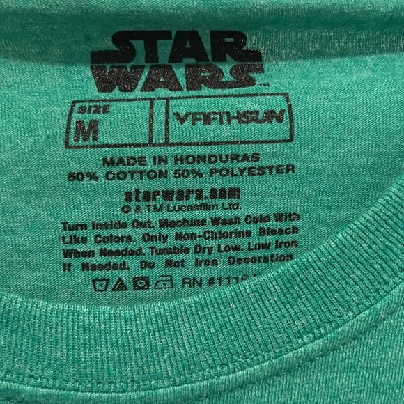 Disney Star Wars Yoda Baby Jedi Presents Are on the Way Holiday Christmas Tshirt - Picture 3 of 7